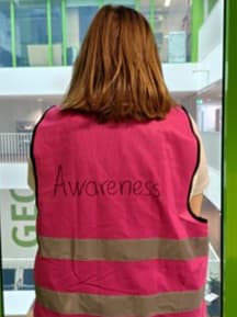 Bild der Awareness-Warnweste